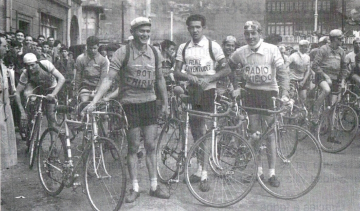 Carrera ciclista en El Entrego, 1950
